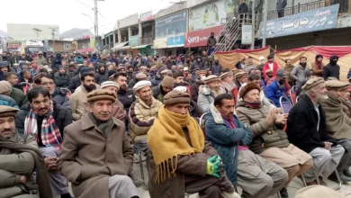 گلگت میں شرید سردی كے باوجود بجلی کی عدم فراہمی کے خلاف تین دن سے دھرنا جاری