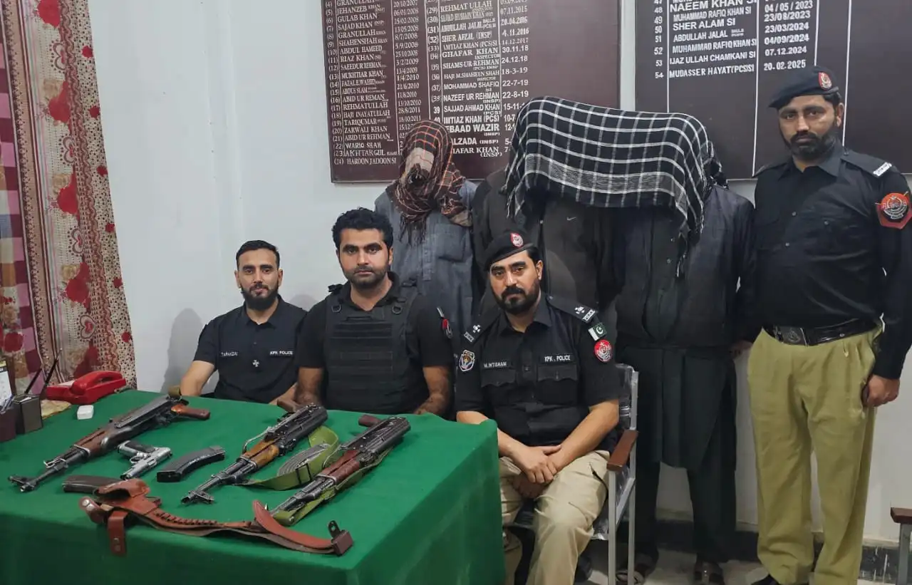 ایس ایچ او مچنی گیٹ کی کارروائی، مسلح ملزمان گرفتار، اسلحہ برآمد