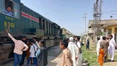 ہزارہ ایکسپریس کا انجن خراب، سرائے صالح کے قریب ٹرین رک گئی