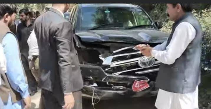 شنکیاری میں پولیس وین حادثہ: 9 اہلکار زخمی، ڈی پی او مانسہرہ کا ہسپتال کا دورہ