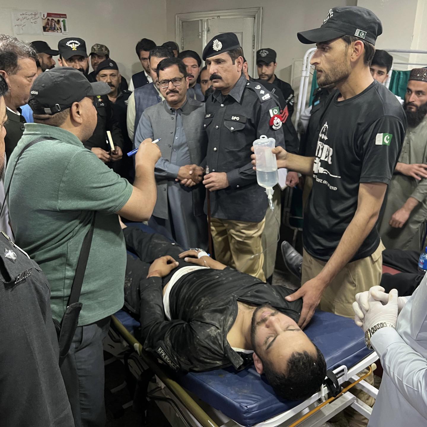 غیرملکی ایمبیسی گاڑی کی بریک فیل ہونے سے ٹکر، زخمیوں کو مانسہرہ ہسپتال منتقل کیا گیا