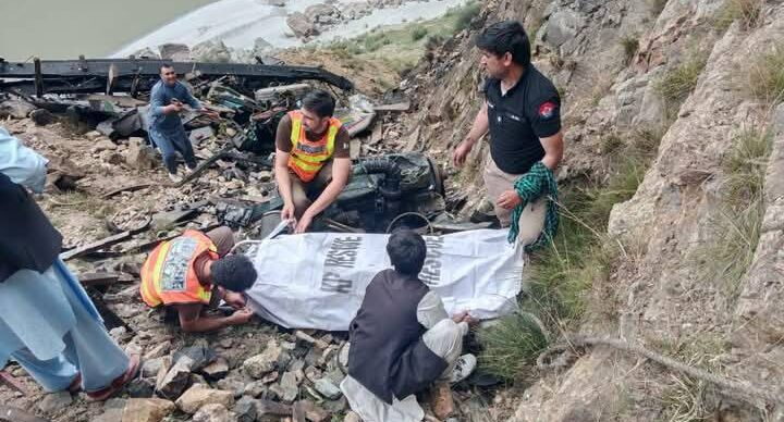 لوئر کوہستان میں ٹرک کے خوفناک حادثے میں 2 افراد جاں بحق