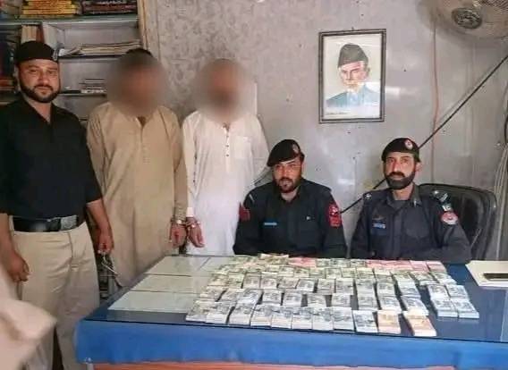ڈکیتی کا رنگ دے کر 56 لاکھ روپے ہتھیانے والے دو ملزمان گرفتار