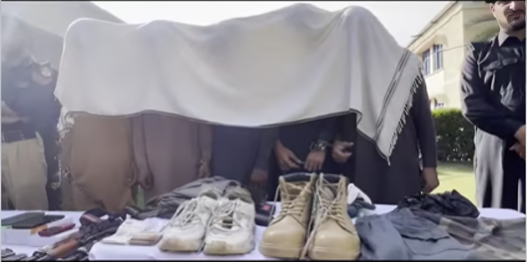 لوئر دیر میں سیکورٹی فورسز کی وردی پہن کر ڈکیتی کرنے والا گروہ گرفتار