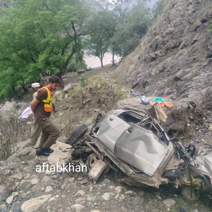 لوئر کوہستان کے ٹریفک حادثے میں ایک ہی خاندان کے آٹھ افراد جانبحق