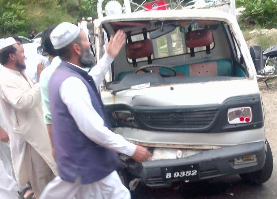 شانگلہ کے علاقہ بشام میرہ میں سوزکی اور موٹر کار کے تصادم میں 4 افراد زخمی