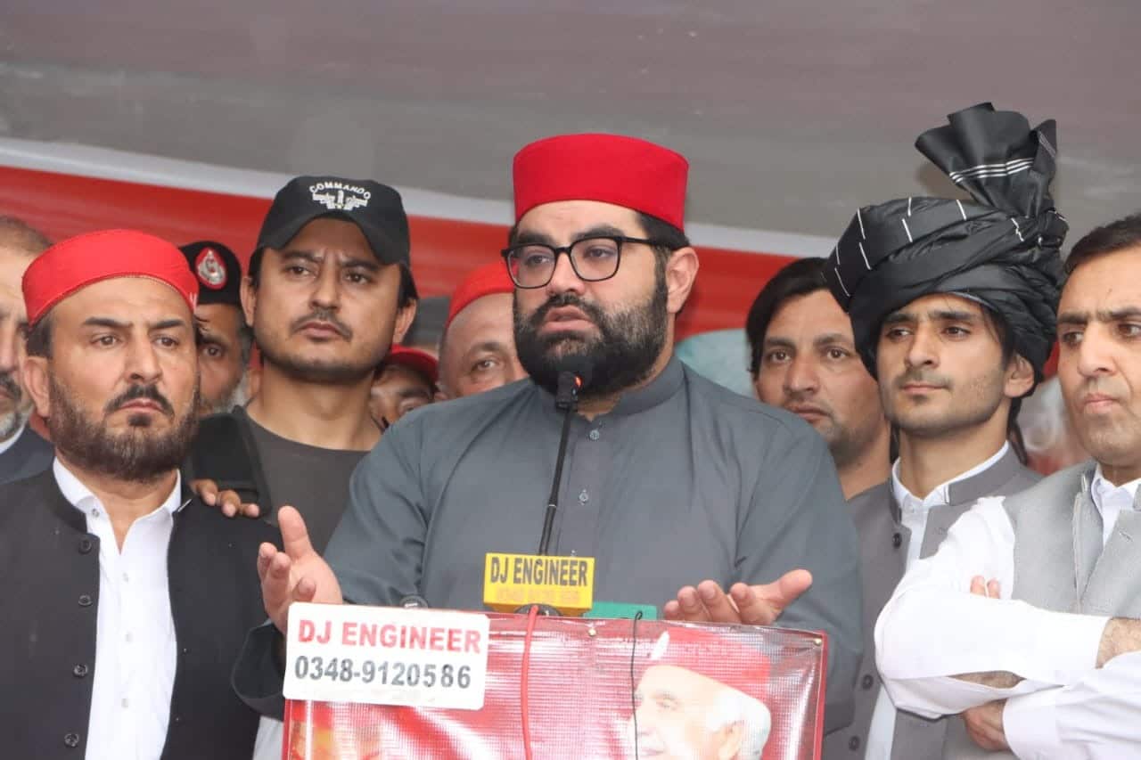 ایمل ولی خان کا واضح موقف: ہم جنگ کے نہیں، امن کے راستے کے حامی ہیں
